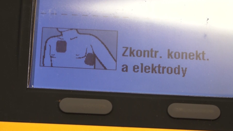 Tragická smrt v Kácově. Nezletilá dívka zkolabovala, i přes snahu záchranářů zemřela