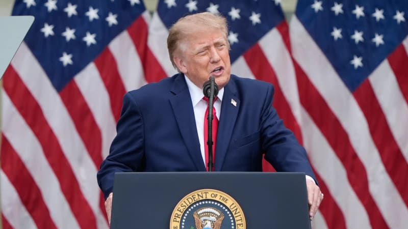 Jsme národ hrdinů. Amerika nikdy nebyla tak silná jako dnes, řekl Trump při pietě k 11. září
