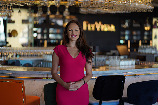 Zpívá, hraje a řídí marketing. Linda Milotová o kariéře bez škatulek