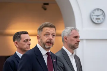 Opozice chce vyslovit nedůvěru vládě. Schůze bude v úterý