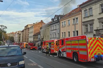 Požár bytu v centru Prahy omezil provoz tramvají