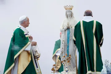 Papež v Lurdách vyzval k pokračování boje proti zneužívání nezletilých v církvi