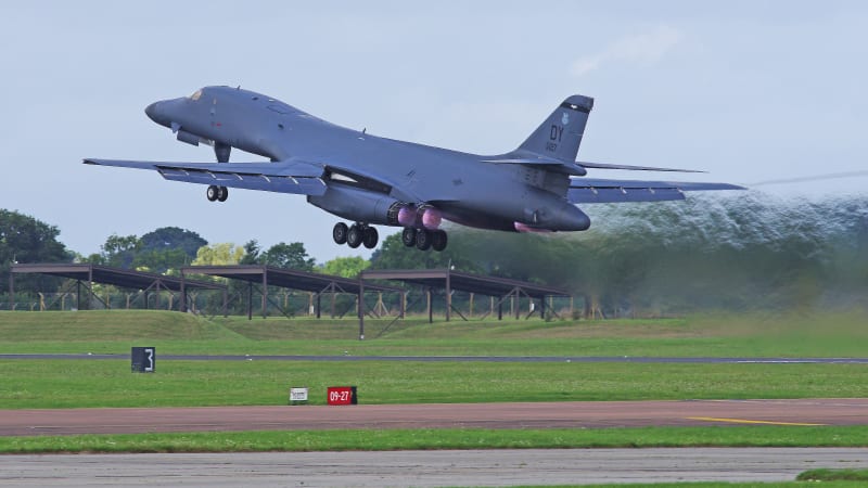 Náhlý odlet z Británie: USA stáhly bombardéry kvůli hrozbě teroristického útoku