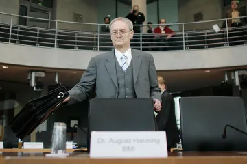 Německá policie zadržela bývalého šéfa rozvědky BND pro podezření ze špionáže