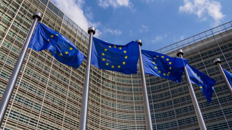 Členské státy EU schválily úpravu emisních povolenek. Podle Babiše to zdražování nezabrání