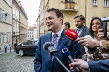 Motoristé nevpustili do štábu Deník N a Respekt. Kapacitní důvody, řekl Macinka