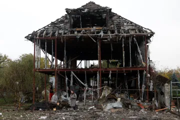 Rusko zasáhlo trh v Charkovské oblasti či Kyjev, úřady hlásí mrtvé a desítky zraněných
