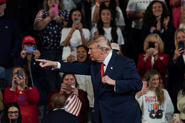 Koberce a ventily za chlaďáky s obaly. USA před volbami šachují s celními výjimkami