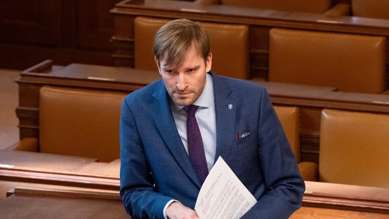 Vládě navzdory: Vojtěchovo očkování v lékárnách chce celá opozice, ta může udělat nečekaný krok