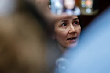 „Bitvu“ dvou aljašských Sullivanů o Senát spustili demokraté, píší NYT
