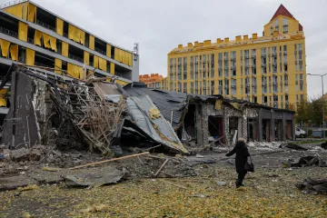 V Rusku hořela Novokujbyševská rafinerie, v Kyjevě je po útoku jeden mrtvý